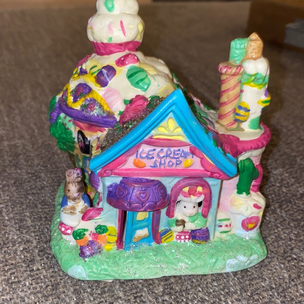 Like New - Ceramic Easter House Decoration